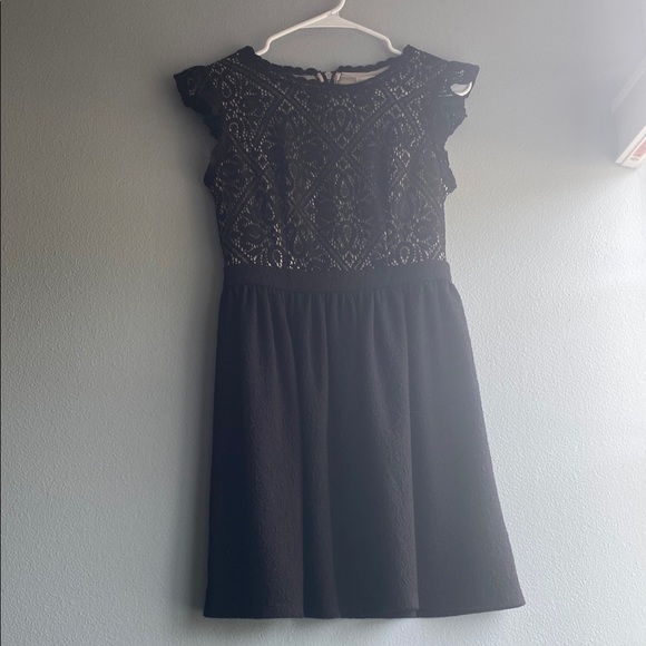 Xhilaration Dresses & Skirts - Xhilaration Black Lace Midi Dress